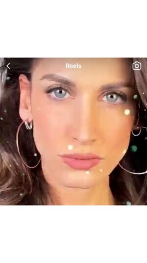 Maria Valentina Principi Instagram - Ho dentro di me così tante anime che non mi immagino a fare nessun altro lavoro 🎭
.
.
Orecchini @delpiajewels 
.
#model #italianmodel #dieselmodel #rockgirl #mosaico #delpia #2begold #grungestyle #undergroundtechno #tattoo #avatar2 #guanlucavialli #cristinadavena #biancaatzei #valentinaprincipi #fashionmovie #glamourmodel #fashionreel