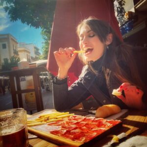 Maria Valentina Principi Instagram - Triade “Magna che ti passa” 
.
Ve l’avevo già detto che amo mangiare? 🦐🍹🧀🍗🍳