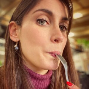 Maria Valentina Principi Instagram - Triade “Magna che ti passa” 
.
Ve l’avevo già detto che amo mangiare? 🦐🍹🧀🍗🍳