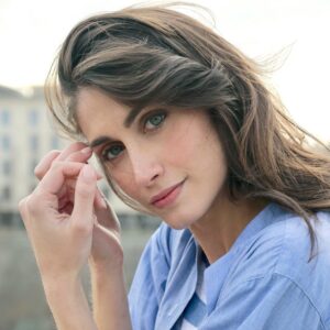 Maria Valentina Principi Instagram - Ma se esistesse il “tempo sospeso”? Come a Napoli il caffè dico. Che arrivi in un posto, magari tutto trafelato, e ti dicono “oggi hai più tempo del solito, hai del tempo pagato, del tempo sospeso. Te l’hanno lasciato, sicuri che ne avresti avuto bisogno” .
Che meraviglia sarebbe poter regalare il tempo… a volte forse lo facciamo 💕
.
.
.
Ph: @ben_fino che vorrebbe le giornate di quarantotto ore 😊