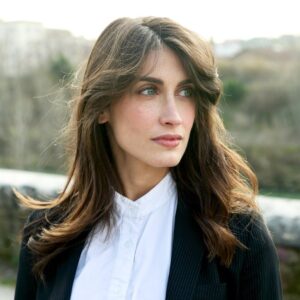 Maria Valentina Principi Instagram - Qui stavo guardando il mondo di là, che spero sia più compassionevole del mondo di qua.
.
.
Ph: @ben_fino