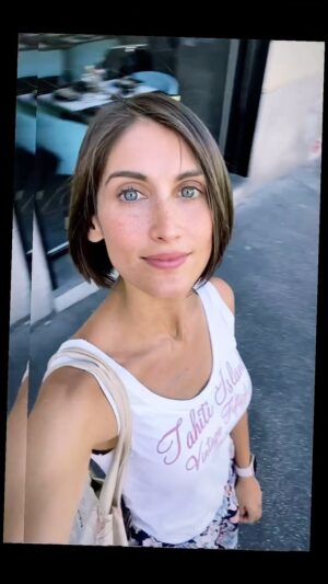 Maria Valentina Principi Instagram - ✂️ Dimmi che ti sei tagliata i capelli senza dirmi che ti sei tagliata i capelli 💇🏻‍♀️
.
.
.
.
.
#cambiolook #taglio #haircut #shortbob #carré #capellicorti #tagliocorto #shorthair #shorthairdontcare #shorthairstyle #frenchbob #newstyle #parisienne #attriceitaliana #modellaitaliana #shorthairactress #parrucchieri #parrucchiere #hairtransformation #hairgoals #haircut