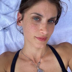 Maria Valentina Principi Instagram - No filter,
No makeup
No necklace perché l’ho lasciata nella sauna 🧖‍♀️ dove evidentemente mi sudava il cervello.
.
.
.
#budapest #thermalbaths #thermalbathszéchenyi #thermalbathsbudapest #freckles #freckled #freckledfaces #greeneyes #freckleface #lentiggini #summerfreckles #sunbath #szecenyibath