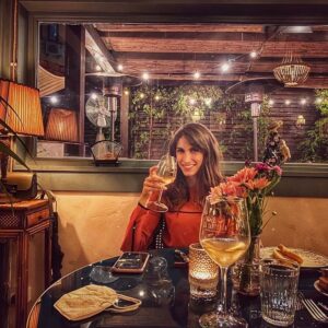 Maria Valentina Principi Instagram - Uno dei miei posti del cuore 🫀
.
@lasanteriadimare @ivanocalafato 
.
.
.
.
#restaurant #ristorante #ristorantiroma #ristoranteroma #pigneto #wine #drinking #happiness #goodvibes #bistrot #retro #frenchstyle #architecture #design #vintagestyle #vintage #wonderful_places #interiordesign #interiordesign #food #instagood #love