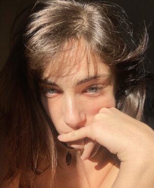 Maria Vera Ratti Instagram - Hard sun