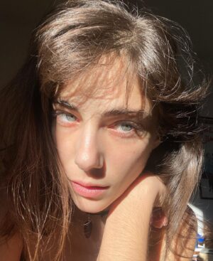 Maria Vera Ratti Instagram - Hard sun