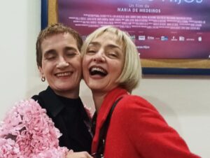 Maria de Medeiros Instagram - “Nuestros hijos” en Barcelona y Valencia. Qué lindos reencuentros con amigos, qué bellas charlas con el público! Gracias Antxón, Lisa, Alfonso, Agustí. Gracias Isa, Rebeca, Ximo, Rosa, Cristina. Gracias a los Cines Boliche, Alfonso Mas, ConUnPack Distribución, Cines Babel. Especial gracias a la Mostra de Valencia y Eduardo Guillot, que por primera vez enseñaron la película y que siempre me acogen con tanta generosidad y cariño. Gracias a Eva Calleja, la gira ha sido una fiesta. ❤️❤️❤️