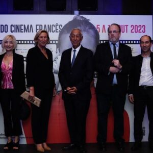 Maria de Medeiros Instagram - Hier, le Président de la République Portugaise était présent à la projection de “Capitaines d’Avril”, à la Fête du Cinéma Français à Lisbonne. Madame l’ambassadrice de France également. Quelle émotion de montrer ce film, réalisé il y a 23 ans, fruit d’une heureuse collaboration entre nos deux pays, et en mode de célébration anticipée des 50 ans de la Révolution des Œillets. Merci infiniment à Katia Adler et à la Festa do Cinema Francês d’avoir eu cette belle idée. Joie de retrouver tant de personnes chères et de remémorer un moment unique dans l’histoire. ❤️