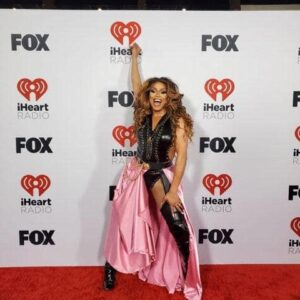 Mariah Balenciaga Instagram - I kinda like to Hang out at random places!!!😝♥️🍾 #jlo #iHeartRadioMusicAwards #ballroomqueen #mug4dayz  ps. I wear a lot of makeup for a living 🤣🤣🤣🤣🤣🤣🥰💋
