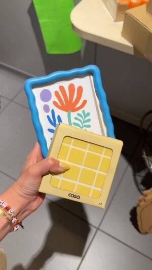 Mariana Baptista Instagram - Primeiro vídeo de Casa finds 🥹 esta loja tem sempre peças suuuper giras, não resisti a ir explorar! Qual foi a vossa favorita? Eu adorei as molduras e as bases de copos ✨

#casa #lojacasa #homedecor #homeorganization #newcollection #portugal #homefinds #ceramica #ceramics #haul #newin #ceramics #desig #interiordesign #aesthetic #viralproducts #portugal #centrocomercialcolombo
