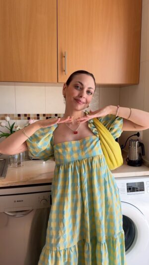 Mariana Baptista Instagram - Encontrei estas folhas que se dissolvem em água e se transformam em sabonete de mãos! Achei muito útil para ter na mala, para viajar, festivais de Verão/concertos e até mesmo para o dia a dia 🧼 para mim estão super aprovadas ✔️ 

Comprei na Normal: a caixa tem 30 folhas e custa 2,40€! O que acharam do produto? Ficaram curiosos para testar? 🤭

#normal #normalstore #lojanormal #cleaning #cleaninghacks #onthego #handsanitizer #handsoap #cleaninghacks #viralproducts #homeorganization #portugal #lisboa