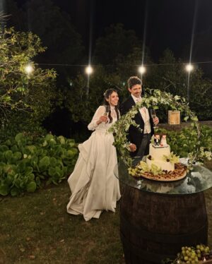 Mariana Baptista Instagram - Um dia especial 🧡 parabéns aos amigos @carolinajoaosilva & @mjsroldao 💐🫶🏻 

📸 boas pelo @t.reb, claro 🤭
#weeding #weddingguest #photodump