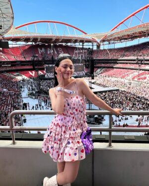 Mariana Baptista Instagram - What a night 🦋🪩✨🧚🏻🎤 thank you @taylorswift @paramore #theerastour #lisbon