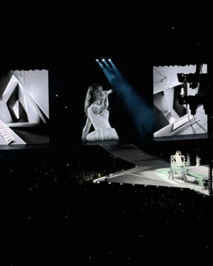 Mariana Baptista Instagram - What a night 🦋🪩✨🧚🏻🎤 thank you @taylorswift @paramore #theerastour #lisbon