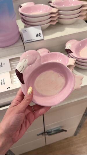 Mariana Baptista Instagram - Novas peças da coleção de Verão da Tiger 🐚🦩 Contem-me nos comentários qual foi a vossa peça favorita! 

#tiger #flyingtiger #summercollection #summer #ceramics #mug #mugcollection #canecas #colecaodecanecas #colombo #centrocomercialcolombo #lisboa #portugal #viral #viralproducts