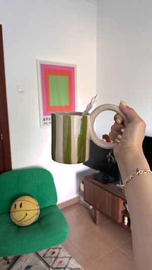 Mariana Baptista Instagram - Compras de Marrakech 🤭 Qual foi a vossa peça favorita? Eu amei as canecas e o pufe e estou ansiosa para o encher e colocar na sala 🥹

#marrakech #morocco #visitmarrakech #travelwithme #shopping #haul #comeshopwithme #viral #viralproducts #lisboa #portugal #dailyvlog