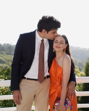 Mariana Baptista Instagram - Um dia especial 🧡 parabéns aos amigos @carolinajoaosilva & @mjsroldao 💐🫶🏻 

📸 boas pelo @t.reb, claro 🤭
#weeding #weddingguest #photodump
