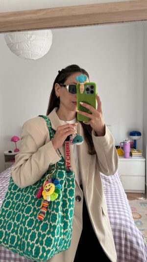 Mariana Baptista Instagram - Passei na Normal e encontrei imensas novidades 🤭 Qual foi o produto que vos chamou à atenção? Eu fiquei de olho nos ambientadores da chupa chupa e na máscara labial de mel 🍯👀 

#normal #normalstore #lojanormal #chupachups #hawaiian #pimplepatch #finds #comeshopwithme #shopping #haul #dailyvlog #viralproducts #finds #portugal #lisboa #ubbo