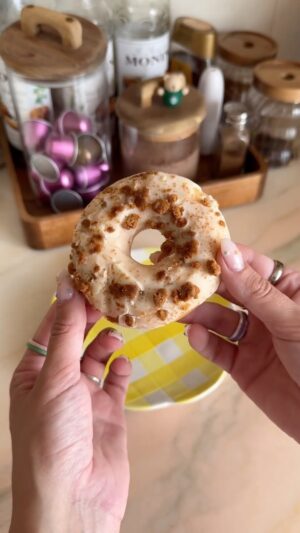 Mariana Baptista Instagram - Amooo biscoff e quando vi estes donuts tive mesmo de provar 🤭 dou um 9/10 porque acho que podiam ter mais recheio! e vocês, já experimentaram? 🍩

#pingodoce #donut #donutbiscoff #lotusbiscoff #foodie #tastetest #comeshopwithme #shopping #haul #dailyvlog #viralproducts #viral #finds #portugal