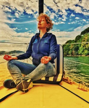 Marianna De Micheli Instagram - Medito ☯️
.
.

#mariannademicheli #navigattrice #siamosullastessabarca  #barca #nautica #barcaavela #barcavela #velistiinfacebook #italia #italy #mare #ilmaredinverno # #sail #sailiglife #liguria #vivereinbarca #giroditalia #mollotutto #libertà #assonautica #meditation #meditazione