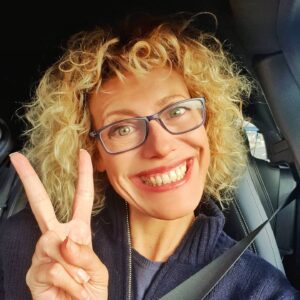 Marianna De Micheli Instagram - DOMANI MERCOLEDÌ 24 NOVEMBRE ALLE 18.00 (ma poi lo potrete vedere sempre) SARÒ IN DIRETTA SUL MIO CANALE YOUTUBE (vi lascio il link in Bio e nelle stories) PER RISPONDERE A TUTTE LE VOSTRE DOMANDE, ANCHE LE PIÙ SCOMODE 😛 E IMBARAZZANTI 😈
