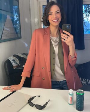 Marianna Di Martino Instagram - Programmi per San Valentino? 💝

Lei è Tilde e quest’anno San Valentino lo passo con lei e tutto il meravigliosissimo cast di #MASCHILEPLURALE dal 15 febbraio al cinema! 
🌈🍿
Un film di @ale.guida84 
Con @giancarlocommare 
@giasau 
@michelagiraud 
@andreafuorto 
@francescogheghi_ 
@iam.rouge 
@giuliomariacorso 
@mirkotrovato 
@claudio_colica 
@lacasadimarta 
@riccardo_mandolini 
@maridimartino 
@lidiavitaleofficial 
@redluke__ 
Prodotto da @fabulapictures & @rufus.film 
A film made with love ♥️