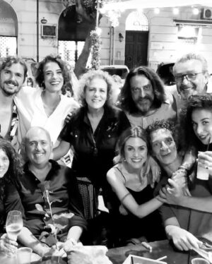 Marianna Di Martino Instagram - La gioia immensa per #INCASTRATI2 candidata come miglior commedia ai @nastridargento Grazie e complimenti a tutta la meravigliosa squadra!
🥳🇮🇲💙

@ficarraepicone 
@tramp_limited 
@netflixit 

@jdlmanagement_official