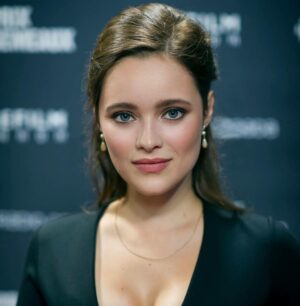 Marianne Fortier Instagram - Les Gémeaux hier. C'tait ben swell. 
Merci à @camdusablon pour la face, Martin Lapointe pour la tête pis Philippe Dion pour le outfit! 💃😘
Photo: Benoit Rousseau