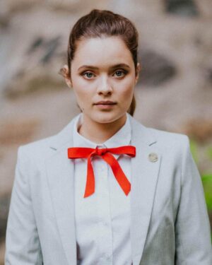 Marianne Fortier Instagram - Ben trop heureuse de vous dire que TOUS les épisodes de L'ACADÉMIE sont disponibles AUJOURD'HUI sur le Club Illico fac vous pouvez binge watch SOLIDE! (Pis l'premier est gratissssss) 🚀🚀🚀