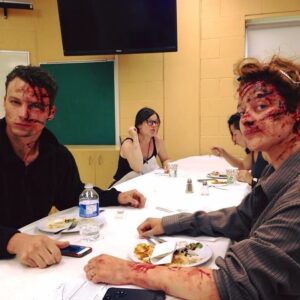 Marianne Fortier Instagram - Les deux "accidentés" ben en forme au break lunch! Pour le 3e épisode, venez clavarder avec moi en ligne sur la page de Pour Sarah! #poursarah