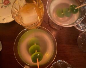 Marianne Rendón Instagram - Moomies make Montreal. 🍸