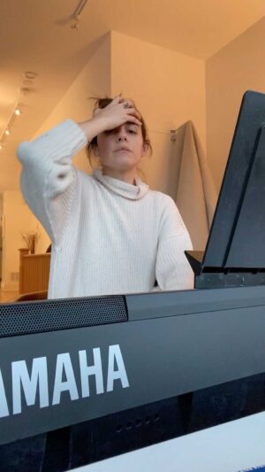 Marianne Rendón Instagram - Practice makes progress. 🎼🎹
