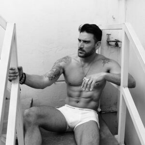 Mariano Brozincevic Instagram - HOLA!!, VIERNES?, da lo mismo, a vivir que la vida es una sola!!! #marianobrozincevic #marianobrozz #chile PH:📸 @c_poblete