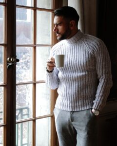 Mariano Brozincevic Instagram - Coffee time ☕️ OUTFIT: @fcurban.  PH: @c_poblete 📸  @thesweetspotstgo 🏫 #marianobrozincevic #marianobrozz #mensfashion #menstyle #menswear