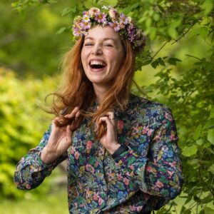 Marie Agerhäll Instagram - Hörrni, en milstolpe i livet. Jag ska sommarprata som Elin Cullhed. På bild två förklarar jag att det bara är ett skämt genom att visa känslor med ansiktet varsågoda jag är aktris @svenskadagbladet