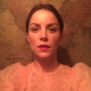 Marie Agerhäll Instagram - MEN AKTA ÖGONEN FÖR HERREGUD NI SER JU! Ja jag tog den på toa efter ETT glas vin för det är nåt vi gör tydligen. Annars? Idag har jag skrivit skämt om Bill Cosby och Stig Bergling med hjälp av fyra stenar och en krita. Det blir bra tror jag! Kommer på SVT 2020. Hoppas ni vill kolla!