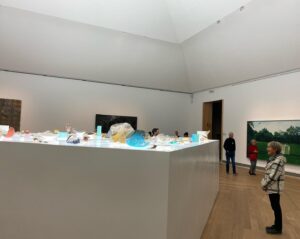 Marie Agerhäll Instagram - Tog med svärmor på museum. Hon ser ju inget.