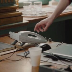Marie Agerhäll Instagram - 📞 Stor dramatik och skiftande språkkunskaper i ep 2. Jens talar ut med sin far (som spelas av Frankrikes fd ambassadör i Sverige: David Cvach @franceinsweden) och jag berättar som det är för DN:s @joharbendjelloul. Ljud på 🔈