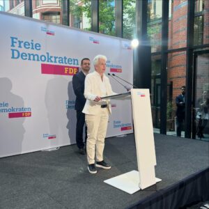 Marie-Agnes Strack-Zimmermann Instagram - Ich danke den Wählerinnen und Wählern. Wir haben bei der #Europawahl das Ergebnis in etwa und insbesondere die Anzahl der Mandate entgegen der Umfragen und des Bundestrends halten können. Dass wir bei drei Prozent gestartet und bei fünf Prozent „gelandet“ sind, war nur möglich mit einer starken Teamleistung und einem starken Schlussspurt. Darüber freue ich mich sehr. Jetzt starte ich zusammen mit tollen Kolleginnen und Kollegen mit voller Kraft meine Arbeit für ein starkes #Europa.