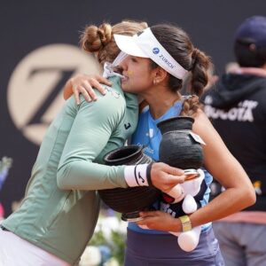 Marie Bouzková Instagram - Fue un placer, Bogotá❤️ good things are worth the wait🥰 felicidades @_camilaosorio_ 👏🏼🙌🏼 nos vemos el año que viene @copacolsanitaszurich 🐬🚀 #6thFinal 🍀🙏🏼