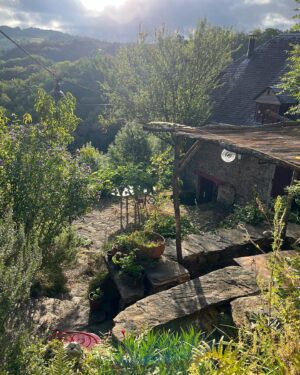 Marie Gillain Instagram - Magnifique Corrèze,
 c’était bien chez Manu et Valérie 🍷🥩🧀🍷🌳🦌🐄