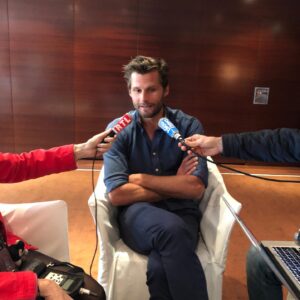 Marie Gillain Instagram - Matinée presse avec @alexismichalik 
 @andrea_bescond et @ericmetayer4 - qui promet bien des folies…
A suivre ❤️ 

Merci à Aurélia et @aneska_paris pour ses sublimes créations 💍
Et merci à @sylviearcelin pour la très chouette #👕👖 @bashparis