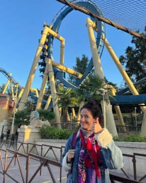 Marie Gillain Instagram - Merci au @parcasterix pour cette journée absolument magix avec une brochette d’ados en folix!
#🎢🎡🎠🎪🏰⛲️