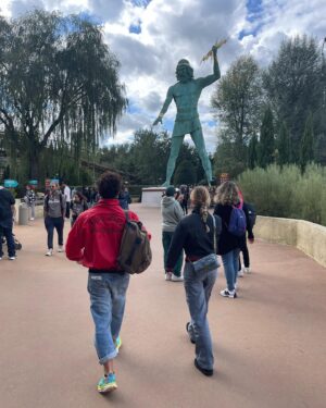 Marie Gillain Instagram - Merci au @parcasterix pour cette journée absolument magix avec une brochette d’ados en folix!
#🎢🎡🎠🎪🏰⛲️
