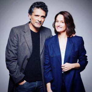 Marie Gillain Instagram - Un duo qui nous a fait gravir des montagnes depuis le 24 janvier au @theatredelarenaissanceparis !
‘Sur la tête des enfants’ 
Plus que 4 représentations camarade! On y est presque…😅😅😅
Le théâtre nous a réuni et j’en suis si heureuse.
Merci à toi @pascalelbe !
#acteurs #drolesdoiseaux #quiestu #quisommesnous pour décider de monter sur scène…
#jouer #vivre #vibrer
🙏🏻🙏🏻🙏🏻