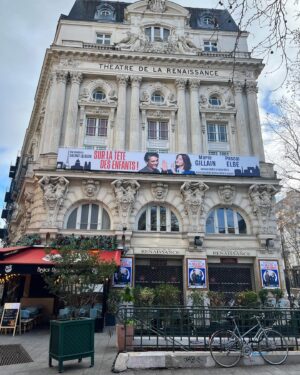 Marie Gillain Instagram - Ça y est c’est parti!!
Retour au théâtre avec le très très joyeux et talentueux @pascalelbe 

‘SUR LA TÊTE DES ENFANTS’ de @salome.lelouch et @ludivinedechastenet 
C’est au @theatredelarenaissanceparis à partir du 24 janvier!
#❤️❤️❤️