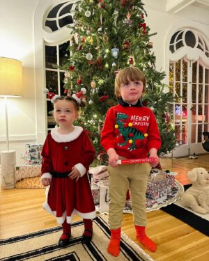 Marie-Joëlle Parent Instagram - Is it too late to share Christmas pictures? Probably. 🎅🎁