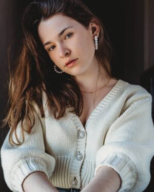 Marie Mallia Instagram - Je veux boire jusqu'à l'ivresse tes mensonges qui cachent ta tristesse 🎀

Crédit photo : @alisonbeguephotography
