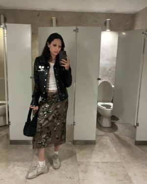 Mariel Molino Instagram - dumpcito mexicano
1. Uber parte 1: le trafico 
2. Lo di todo
3. El dentista
4. La primavera
5. Les toilettes
6. El Kendrii - murio duro
7. Reina
8. Veronica Castro
9. Uber parte 2: despeinada y feliz
10. Deidades 🫣