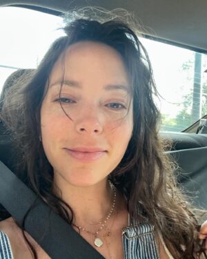 Mariel Molino Instagram - dumpcito mexicano
1. Uber parte 1: le trafico 
2. Lo di todo
3. El dentista
4. La primavera
5. Les toilettes
6. El Kendrii - murio duro
7. Reina
8. Veronica Castro
9. Uber parte 2: despeinada y feliz
10. Deidades 🫣